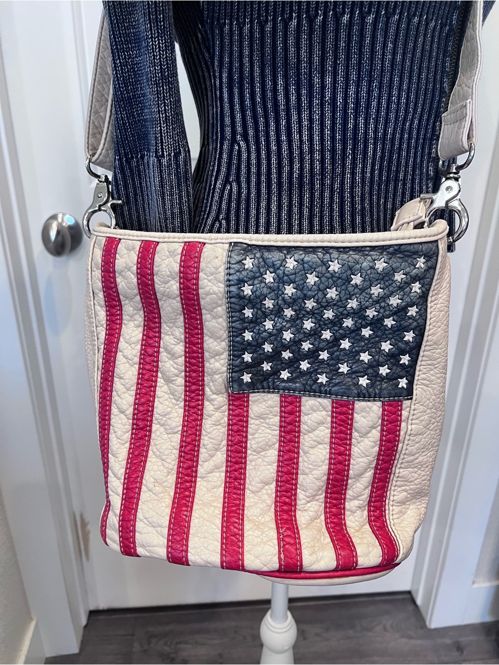 Blazin Roxx Flag Purse Pockets Working Zippers Adjustable Strap Distressed Used - Picture 2 of 14